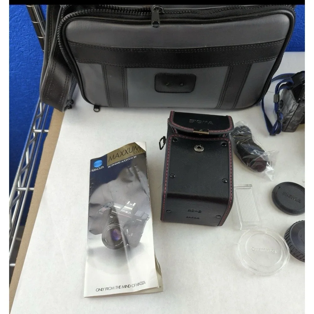Minolta Maxxum 5000 35mm SLR Camera Sigma 28-70mm Lens 2800 AF Flash Bag Bundle‎